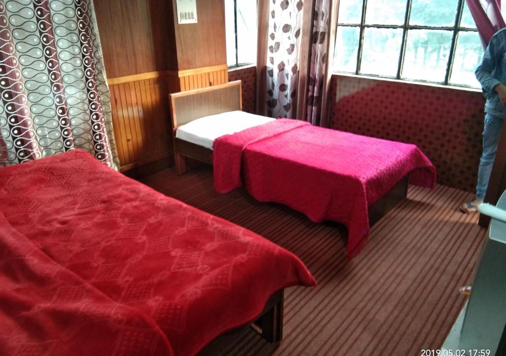 Nainital Hotel | Hotel New Baharat Zoo Road, Nanitial