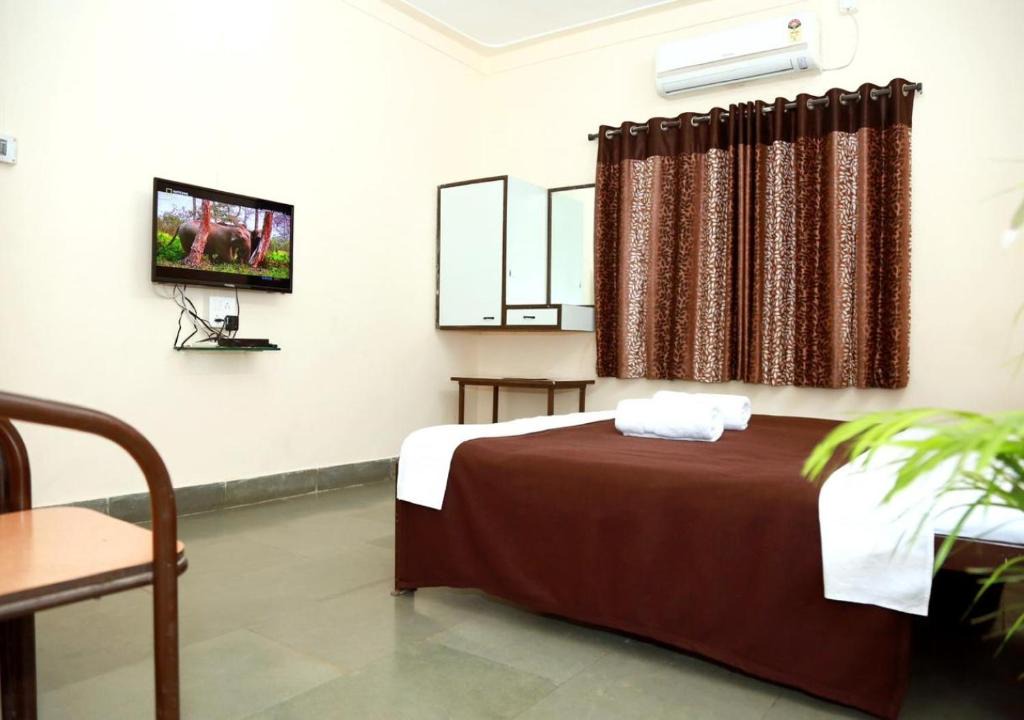 Ghodegaon Hotel | Hotel New India Bhimshakar