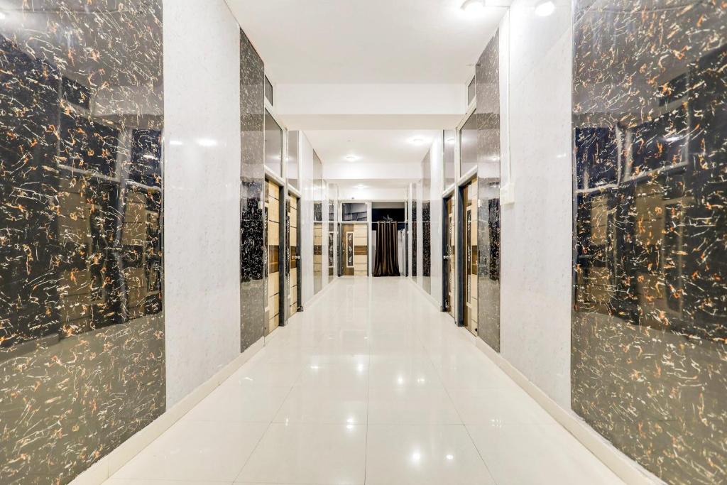 Hyderabad Hotel | Hotel O by OYO Veduka Banquets & Luxury Rooms