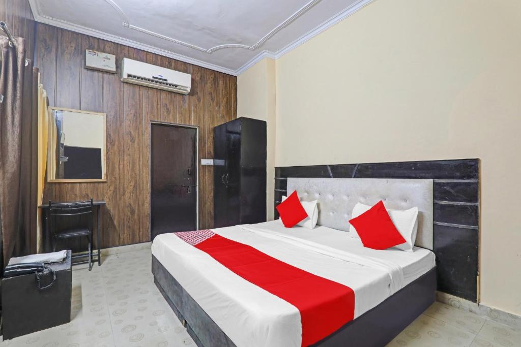 Indira Nagar Hotel | Hotel O Four Square