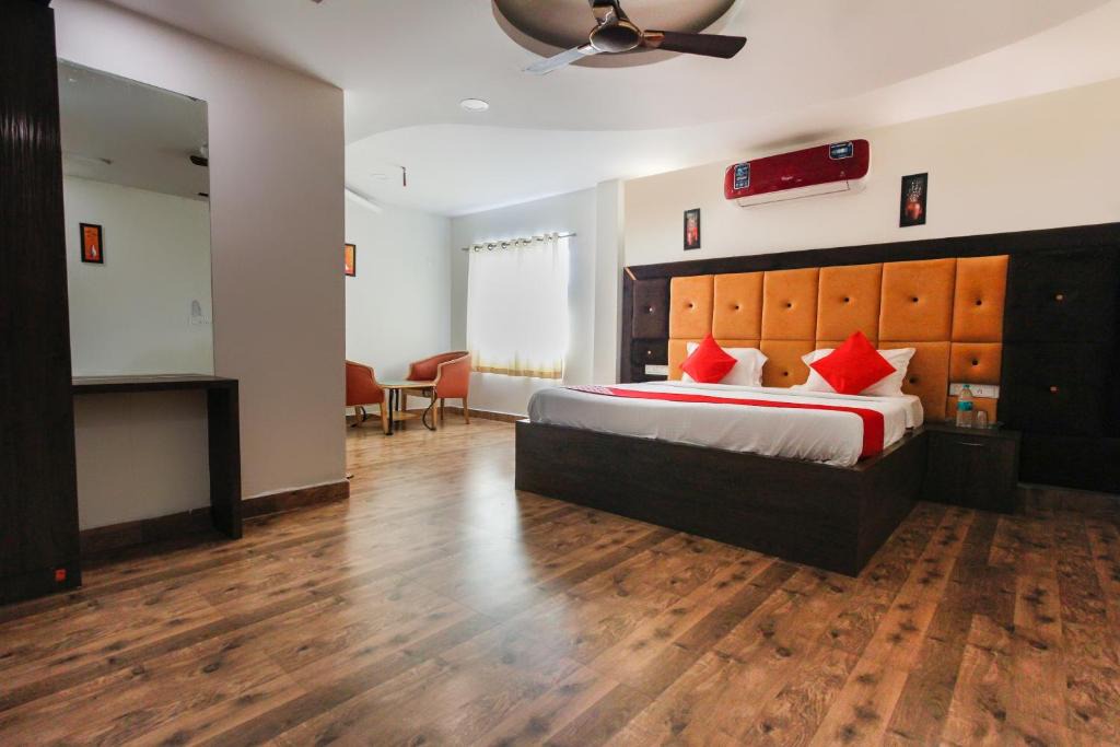 Vadanemelli Hotel | Hotel O Grand Beach Palace