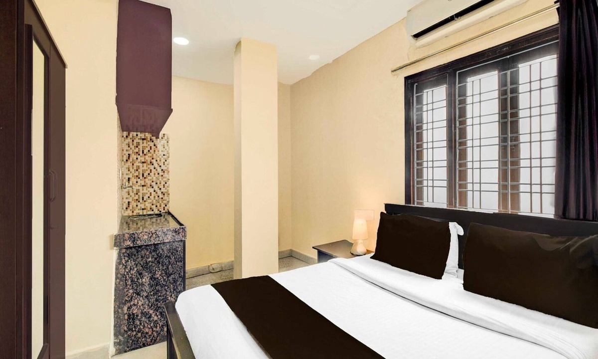 LB Nagar House | Hotel O Kothapet Near Omini Hospital