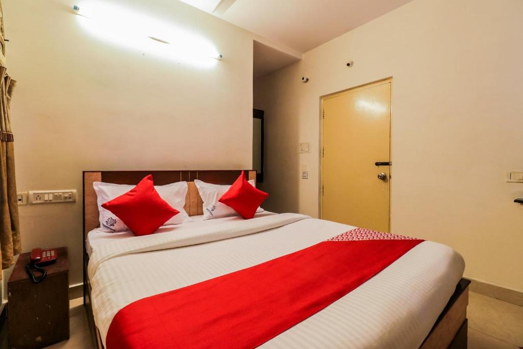 Rajahmundry Hotel | Hotel O Parnasala Princely