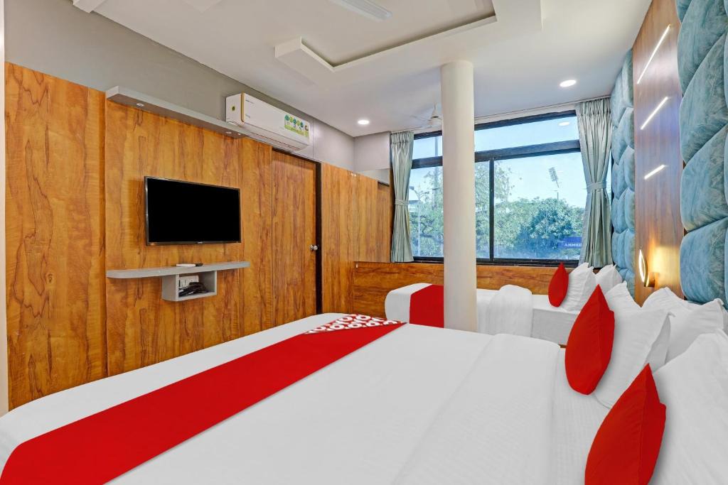 Navrangpura Hotel | Hotel O Reet Villa