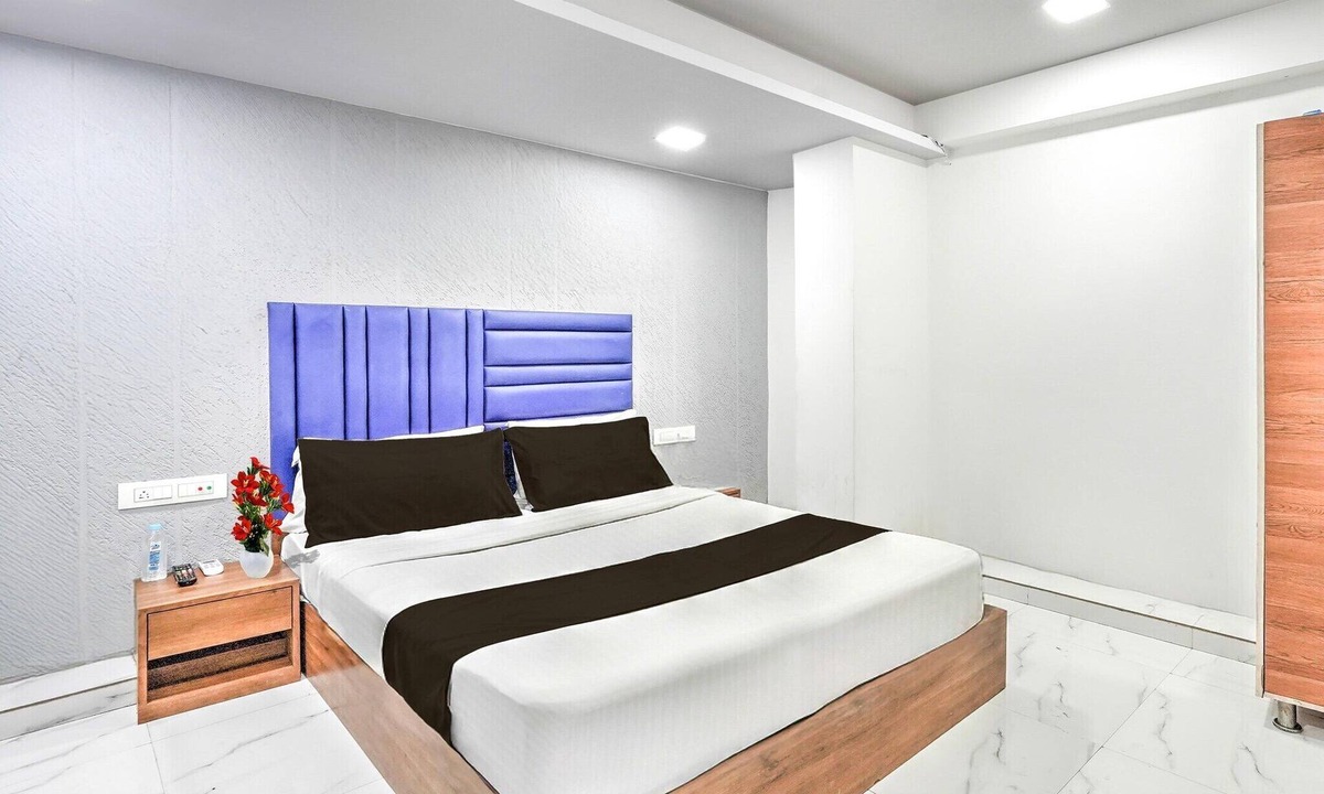 Surat House | Hotel O Sneh Rashmi Botanical Garden