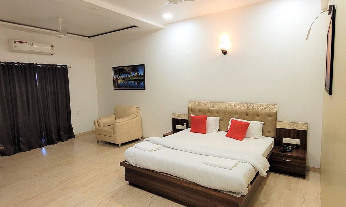 Talegaon Dabhade Hotel | Hotel Om Inn