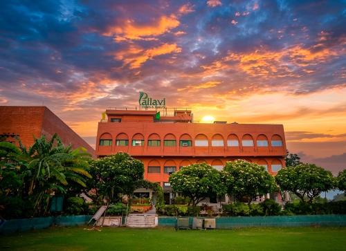 Sector 5 Hotel | Hotel Pallavi Grand