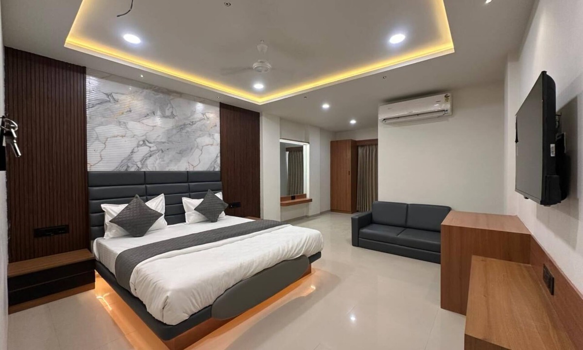 Anand Hotel | Hotel Peacock