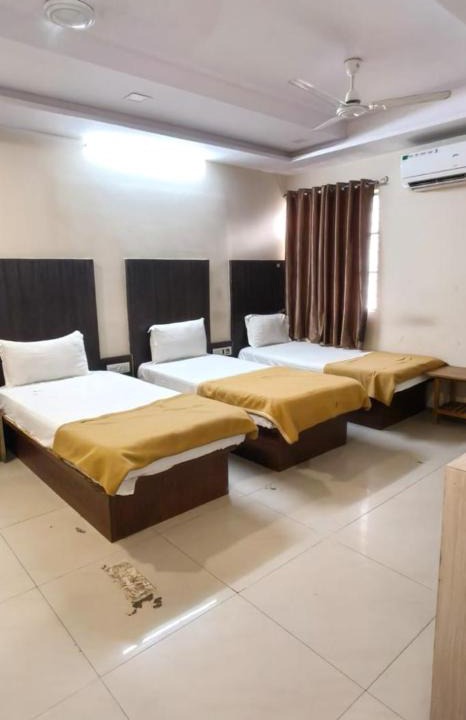 Navrangpura Hotel | Hotel Pleasure