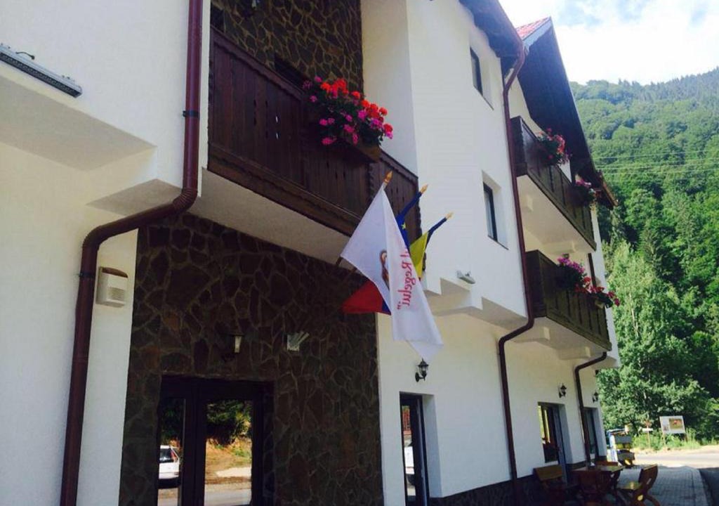 Tau Bistra Hotel | Hotel Popasul Regelui Transalpina