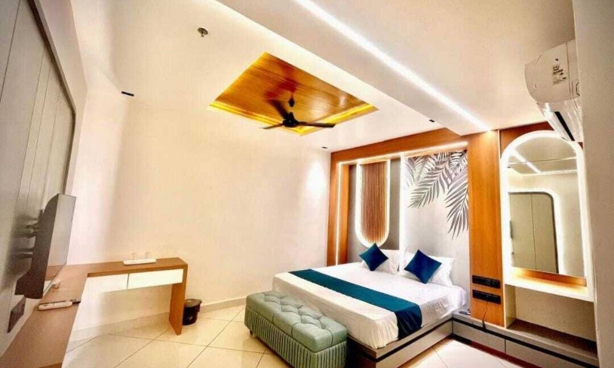 Amreli Hotel | HOTEL RAJ PALACE