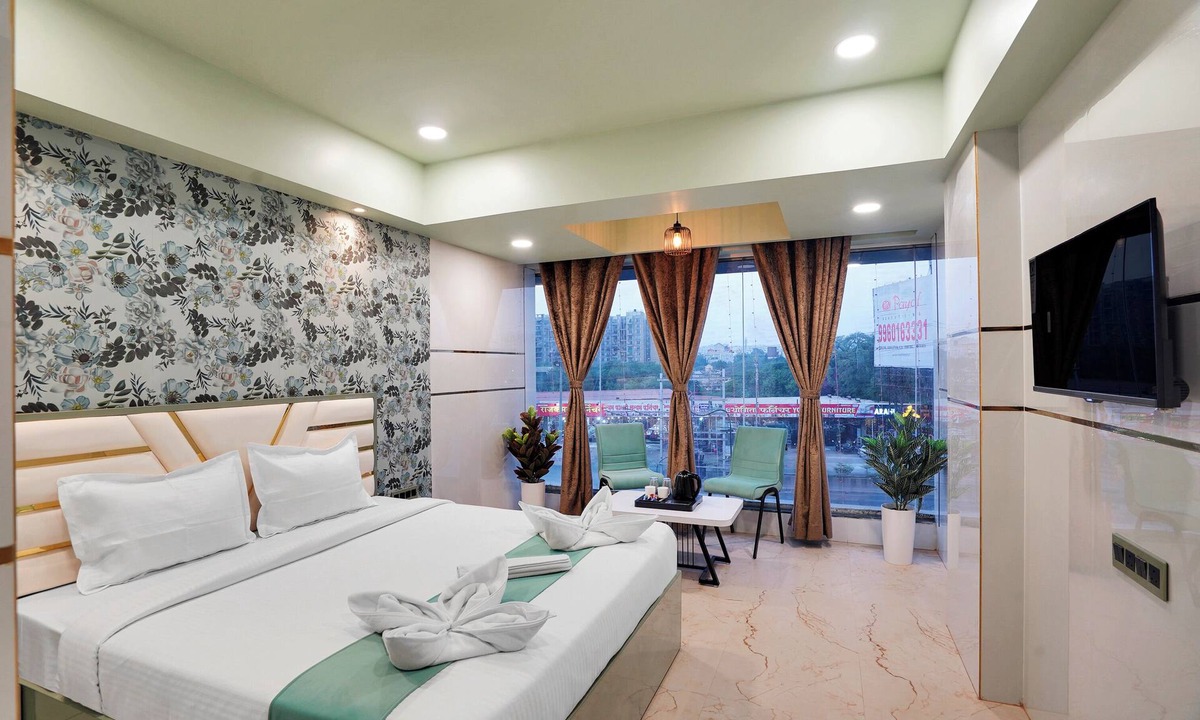 Wagholi Hotel | Hotel Regal Heaven