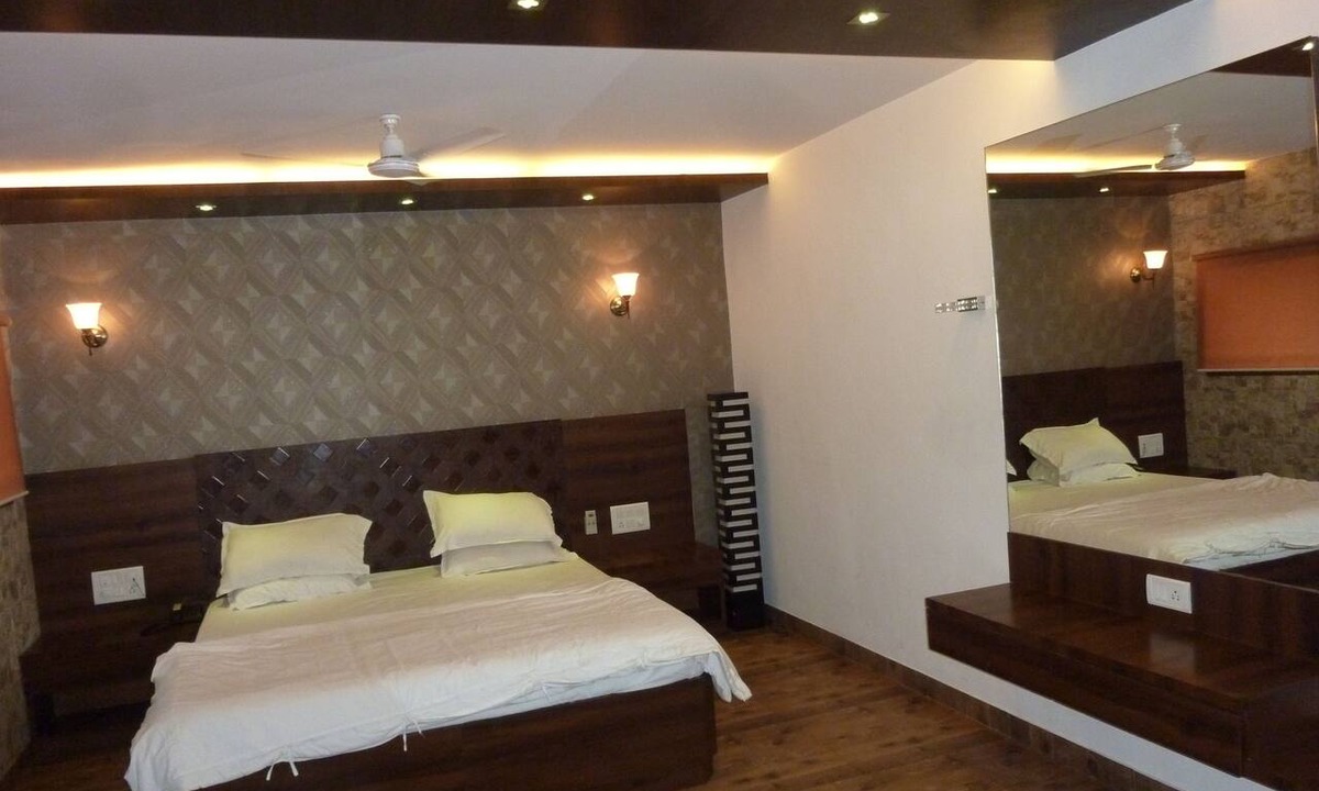 Girgaon Hotel | Hotel Regal Palace