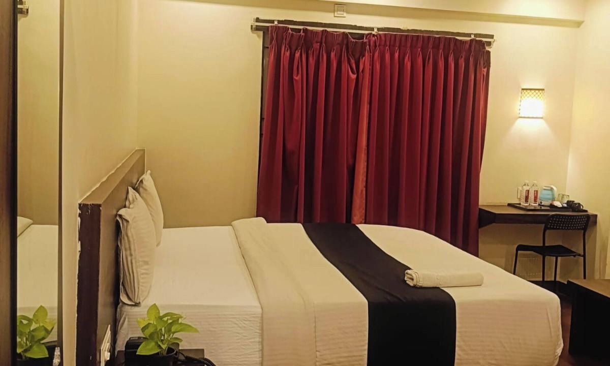 Domlur Hotel | Hotel Royalwood Premier - Domlur