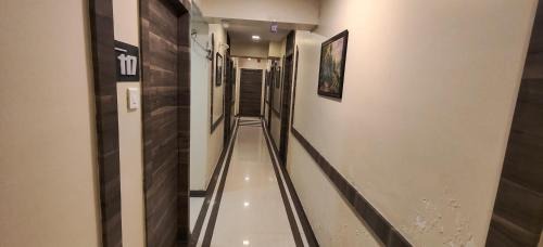 Jogeshwari West House | Hotel RS Court
