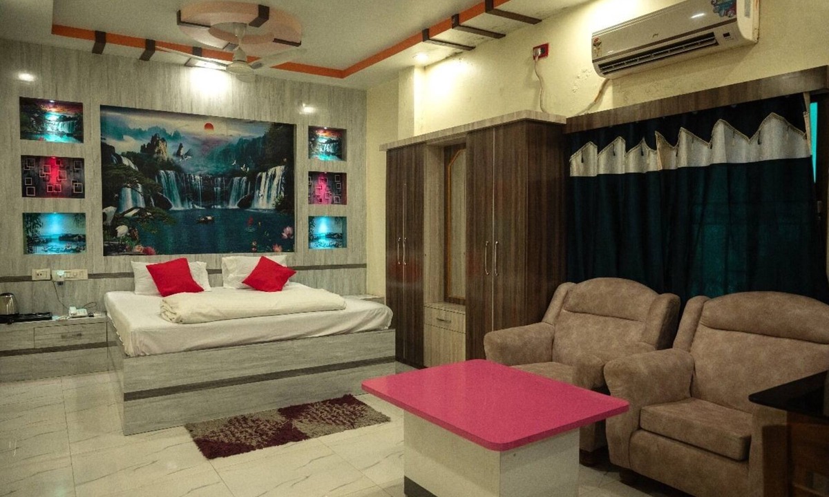 Jangipur Hotel | Hotel Sahana & Restaurant - WB
