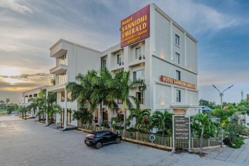 Bhongir Hotel | Hotel Sannidhi Emerald