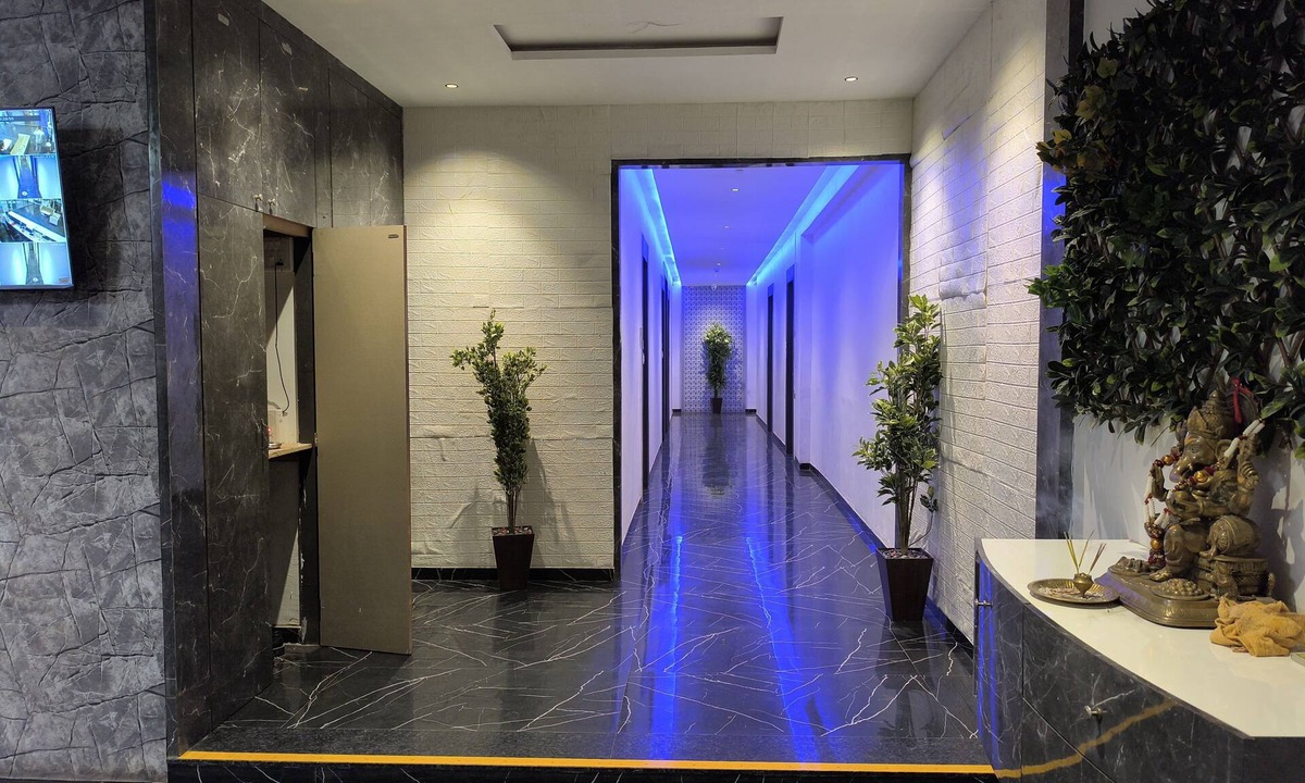 Bodakdev Hotel | HOTEL SELFIE INN