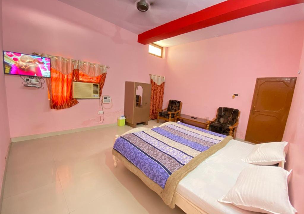 Orchha Hotel | Hotel Shri Mahant Orchha 5 mint Walking from Ram Raja Temple