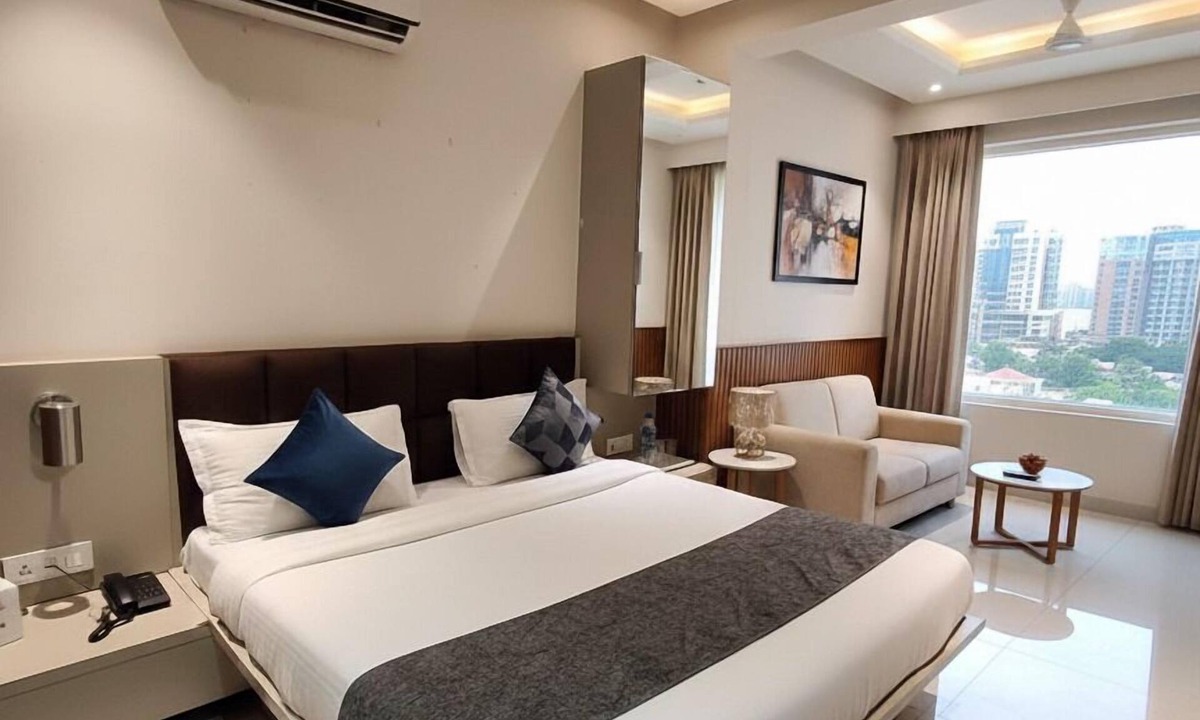 Adarsh Nagar Hotel | Hotel Shri Sai Deluxe - 1 Min from Adarsh Nagar Metro | Couple, Business, and Family Friendly