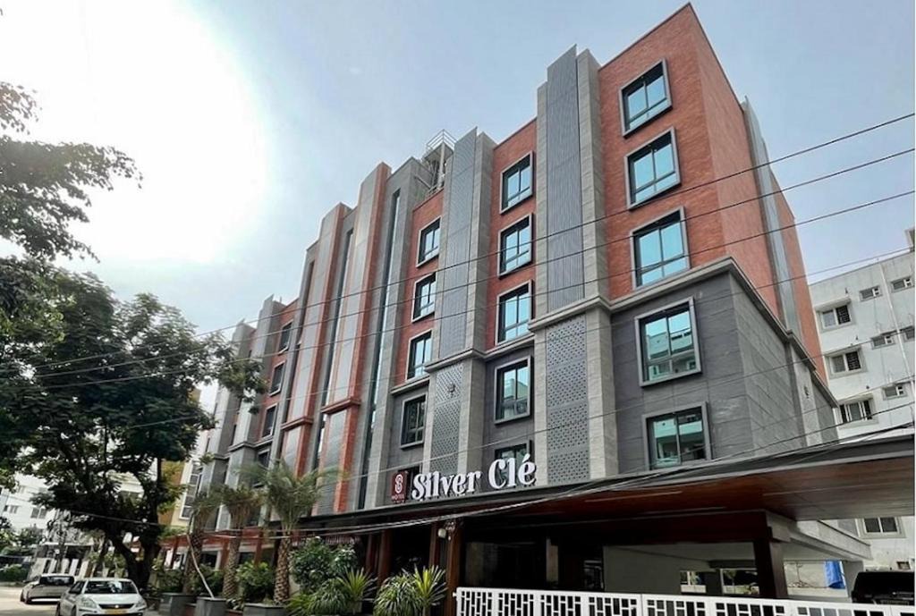 HITEC City Hotel | Hotel Silver Cle Hitech City Madhapur