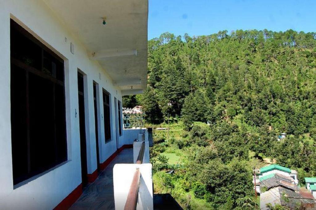 Kausani Hotel | Hotel Snow View Guest House kausani