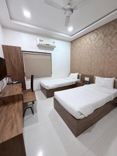 Akola Hotel | Hotel SR Executive, Akola