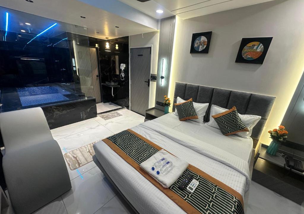 Gandhinagar Hotel | Hotel THE Vibes