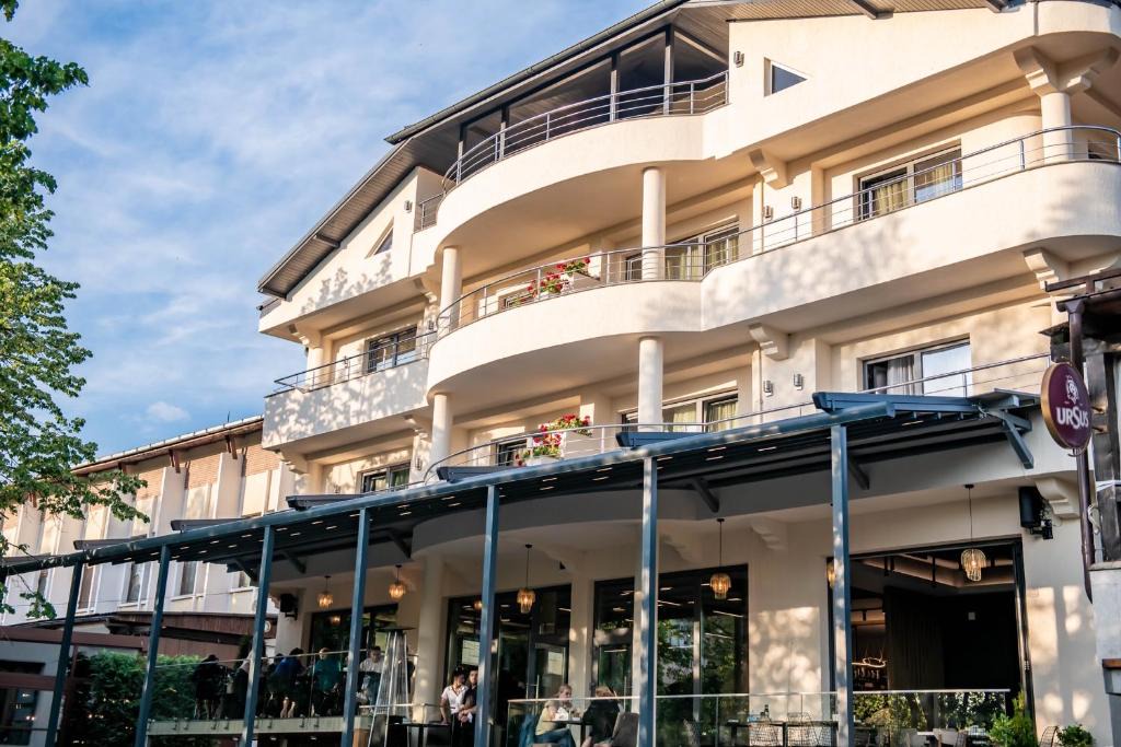 Curtea De Arges Hotel | Hotel THR Center