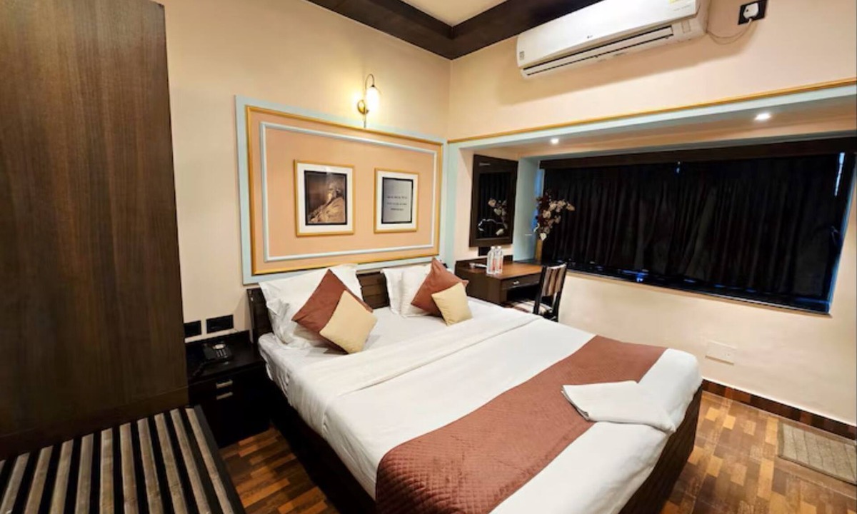 Bhowanipore Hotel | Hotel Trimoorti