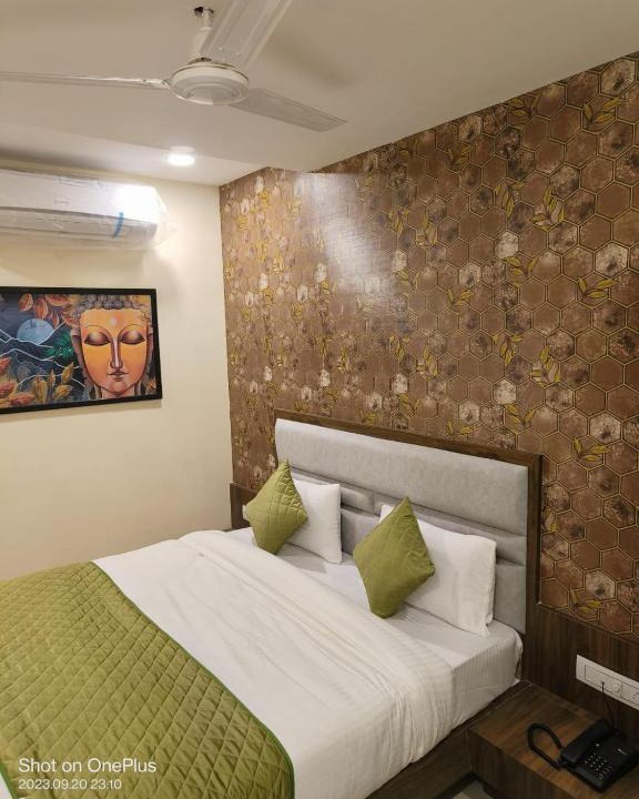 Vadodara Hotel | Hotel V R Villa