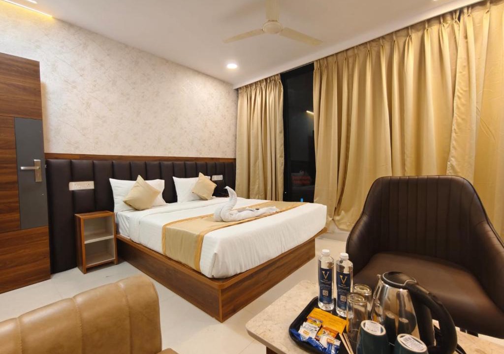 Miyapur Hotel | Hotel Vamshi Grand