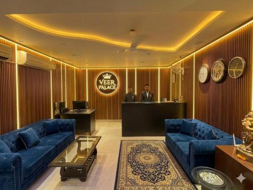 Safdarjung Enclave Hotel | HOTEL VEER PALACE By GREYSKY NEAR AIIMS DELHI