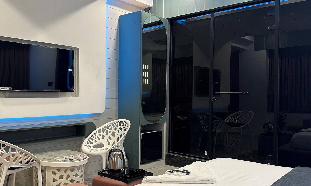 Surat Hotel | Hotel Victoria