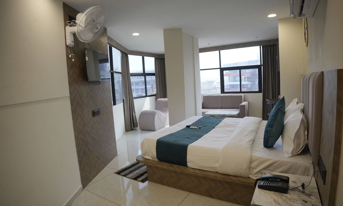 Palanpur Hotel | Hotel White Fortune