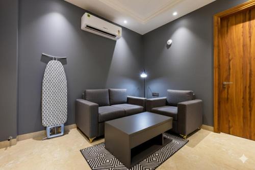 DLF Phase 5 House | Hotel Xotic Avenue