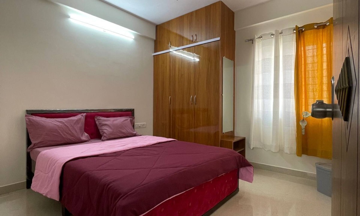 Sector 2 Apartment | Hsr Lodestone By Newstays
