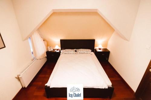Cioplea Cabin | Icy Chalet