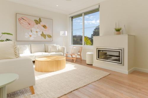 Dee Why House | Idyllic 4-Bed Home With Alfresco Area Near Beach