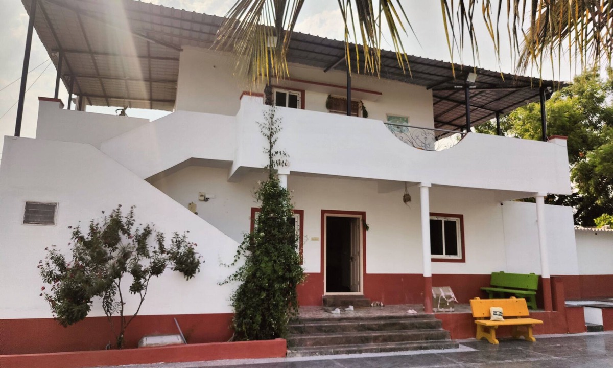 Chevella House | Idyllic Getaway Amidst Guava And Mango Trees