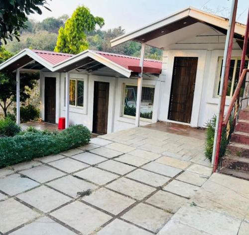 Karjat House | II ROYAL STAYS II NATURE NEST VILLA II SWIMMING POOL II Ac II