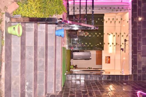 Dharampur Apartment | Inder Stay ! Balcony Rooms ! Parking !