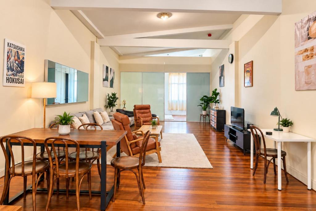 Redfern Apartment | Industrial loft with mezzanine by Redfern