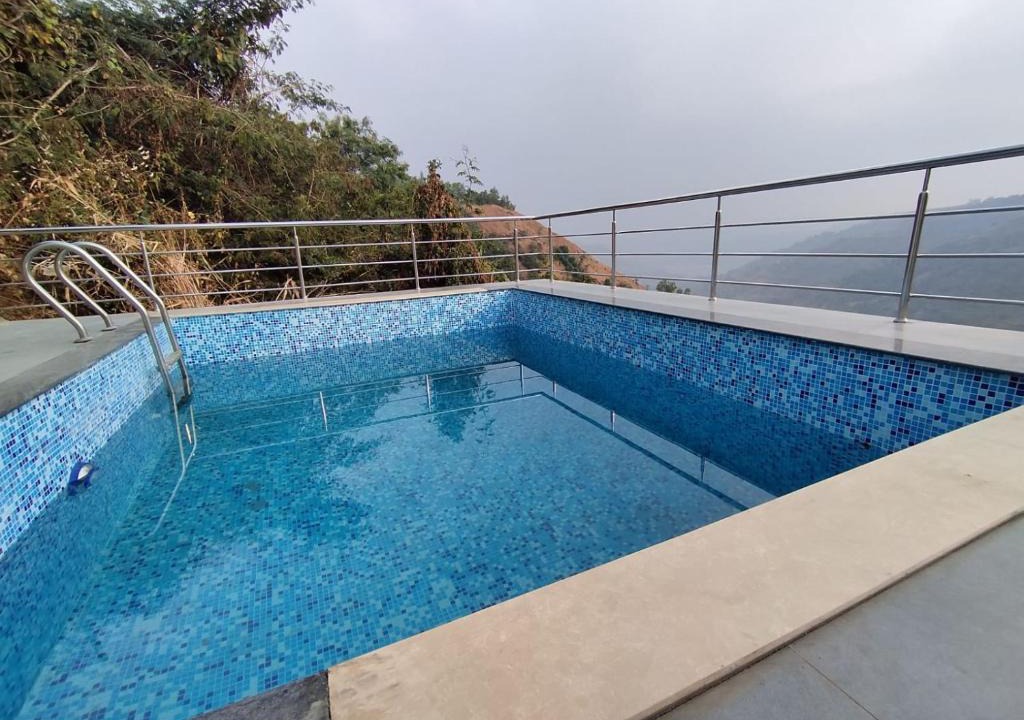 Panchgani Hotel | Infiniti pool rooms at Panchghani