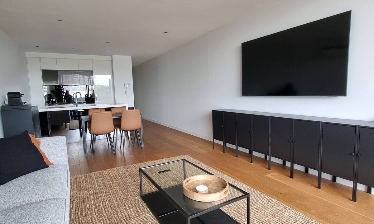 Port Melbourne Apartment | It's Melbourne - by the Beach!