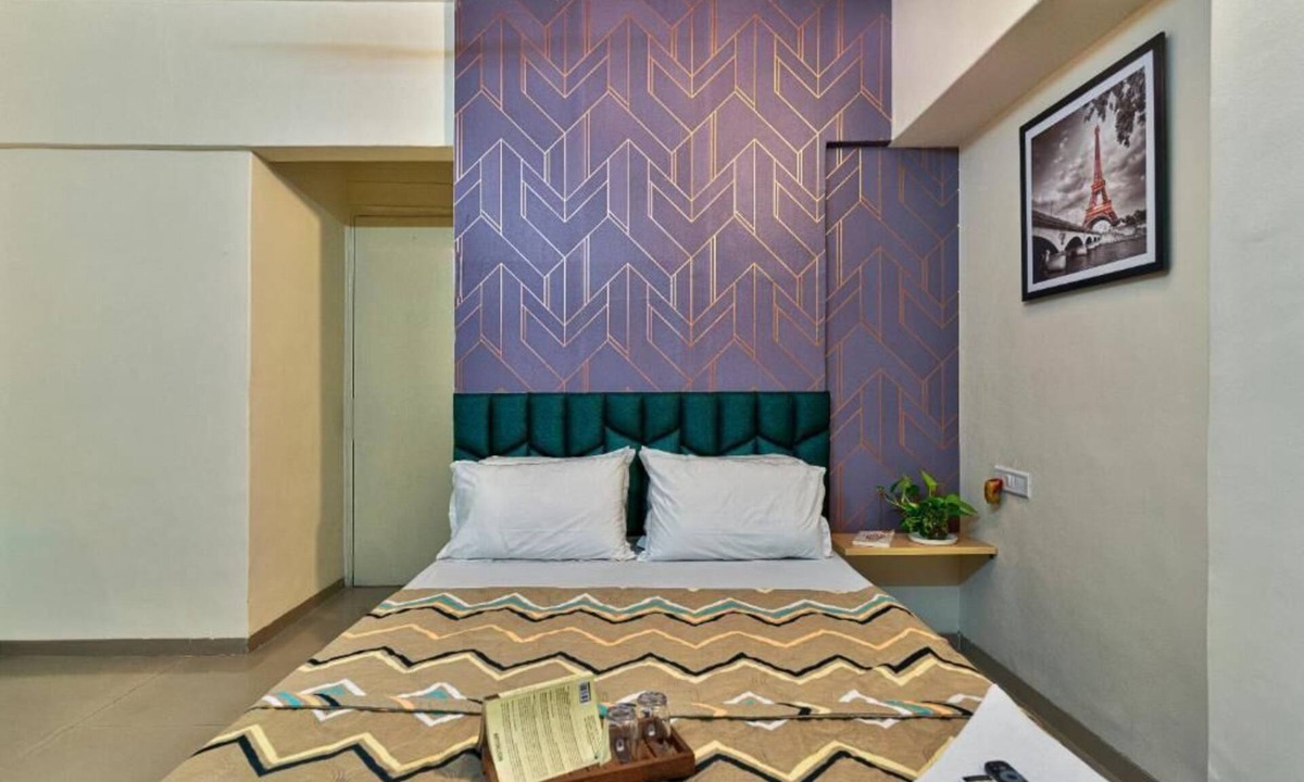 Viman Nagar House | It takes 10 minutes to go to Pune Airport from here.