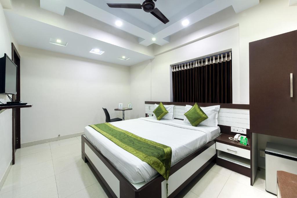 Ballygunge Hotel | Itsy By Treebo - Jai Ambe Maa