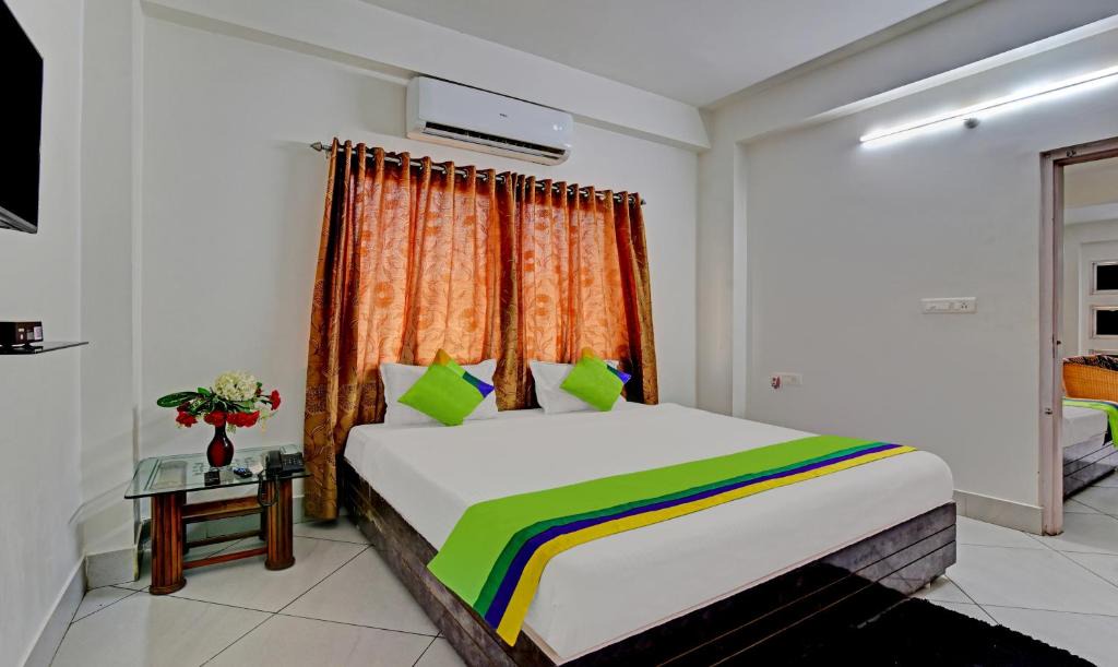 Siliguri Hotel | Itsy By Treebo - Mountain Green