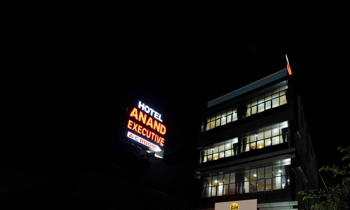 Hadapsar Hotel | Itsy Hotels Anand Executive, Near Amanora