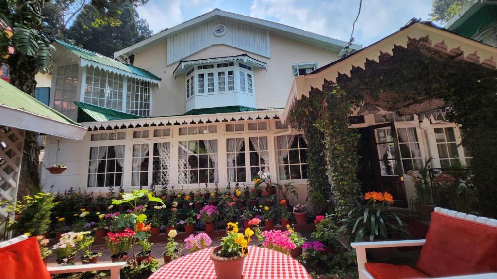 Darjeeling Hotel | Ivanhoe Hotel (A Heritage Property)